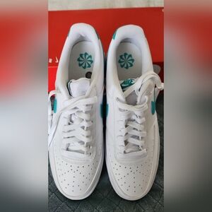 NEW NWOT NIKE Air Men's Sneakers